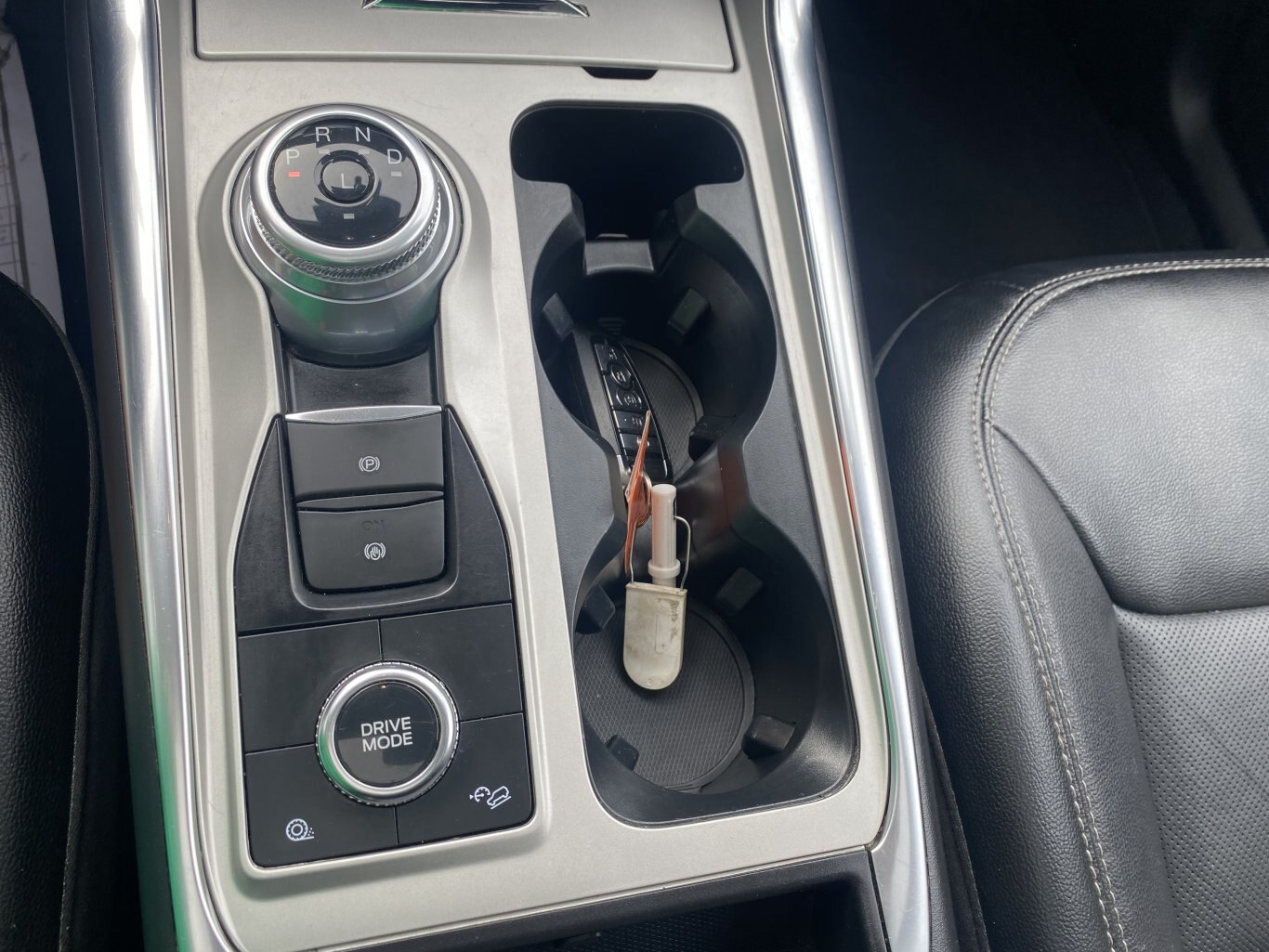 2022 FORD EXPLORER LIMITED 4X4 ( PREVIOUS RENTAL ) 3RD ROW SEATING WITH SUNROOF, LEATHER SEATS, POWER TRUNK, HEATED SEATS, HEATED STEERING WHEEL, REMOTE START, REAR VIEW CAMERA AND NAVIGATION!!