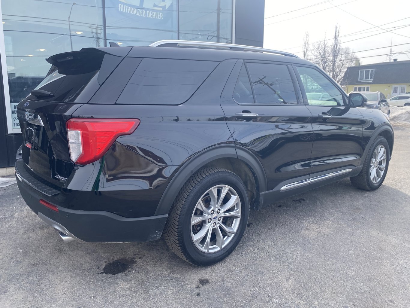 2022 FORD EXPLORER LIMITED 4X4 ( PREVIOUS RENTAL ) 3RD ROW SEATING WITH SUNROOF, LEATHER SEATS, POWER TRUNK, HEATED SEATS, HEATED STEERING WHEEL, REMOTE START, REAR VIEW CAMERA AND NAVIGATION!!