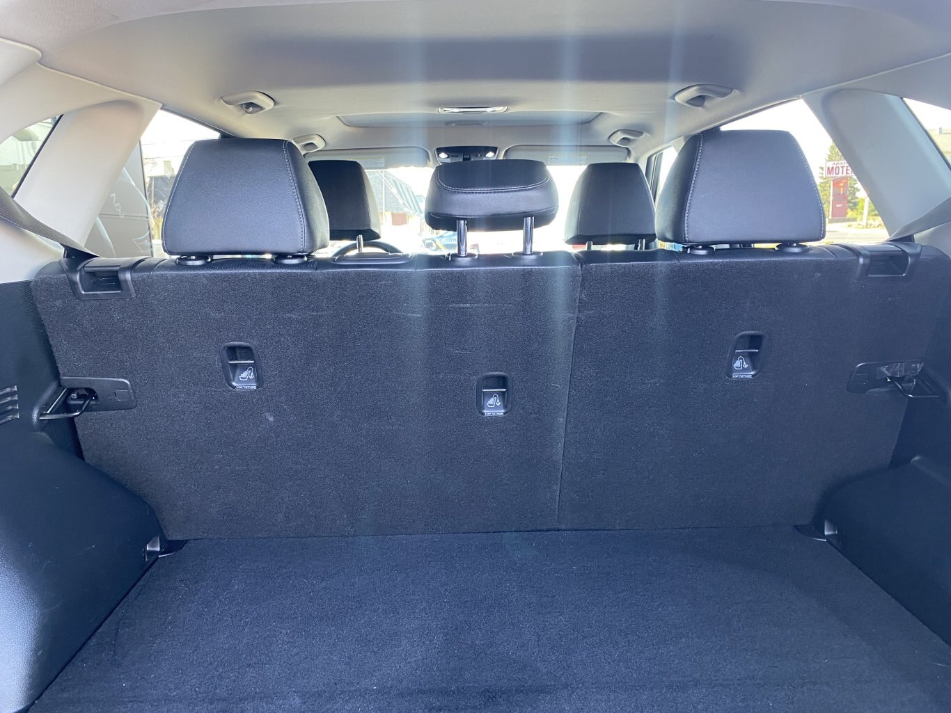 2025 KIA SELTOS EX AWD ( PREVIOUS RENTAL ) WITH SUNROOF, LEATHER SEATS, HEATED SEATS, HEATED STEERING WHEEL AND REAR VIEW CAMERA!!