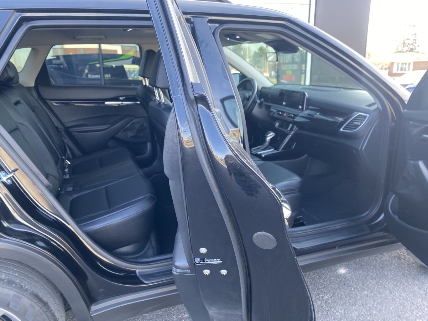 2025 KIA SELTOS EX AWD ( PREVIOUS RENTAL ) WITH SUNROOF, LEATHER SEATS, HEATED SEATS, HEATED STEERING WHEEL AND REAR VIEW CAMERA!!