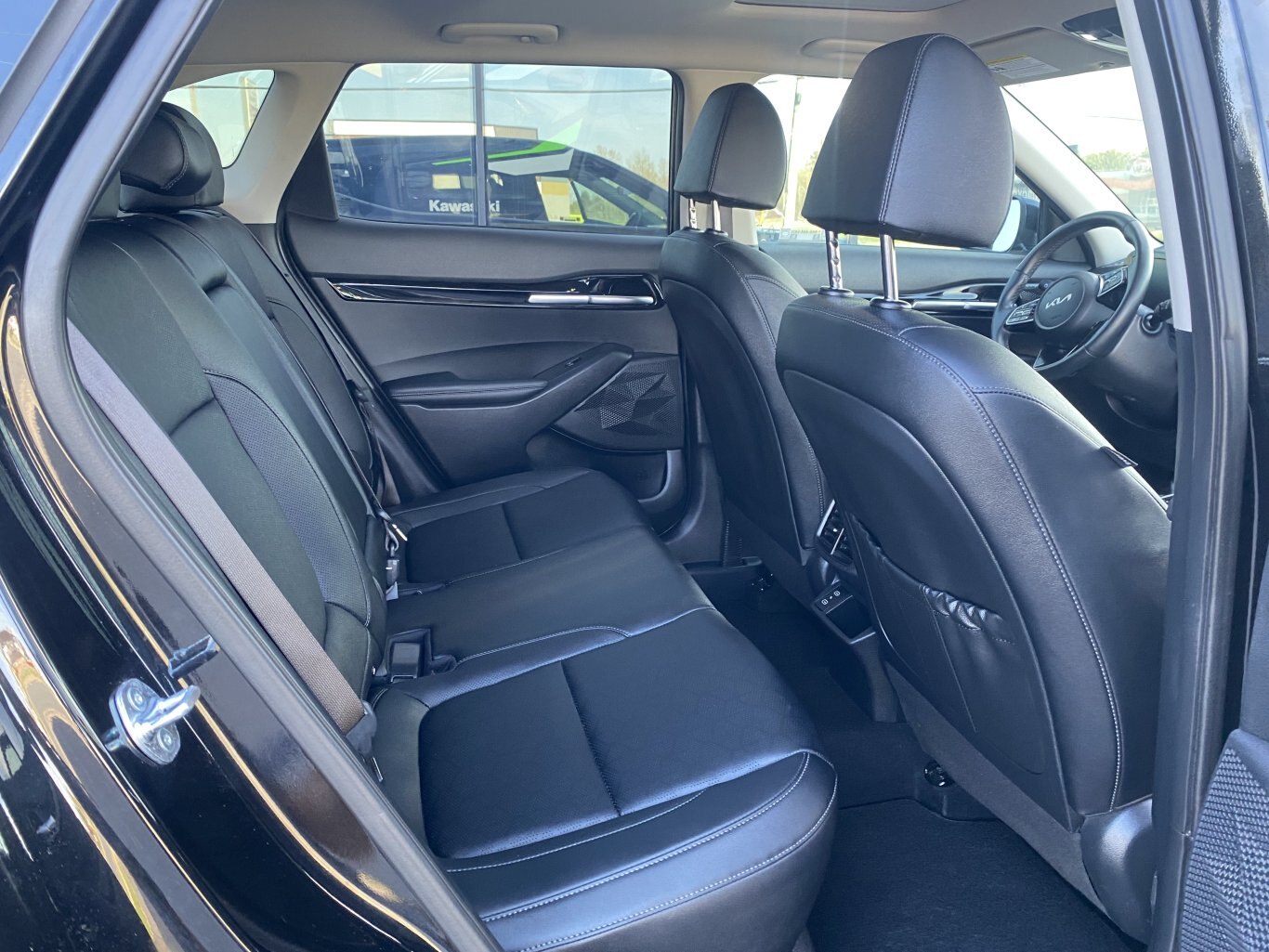 2025 KIA SELTOS EX AWD ( PREVIOUS RENTAL ) WITH SUNROOF, LEATHER SEATS, HEATED SEATS, HEATED STEERING WHEEL AND REAR VIEW CAMERA!!