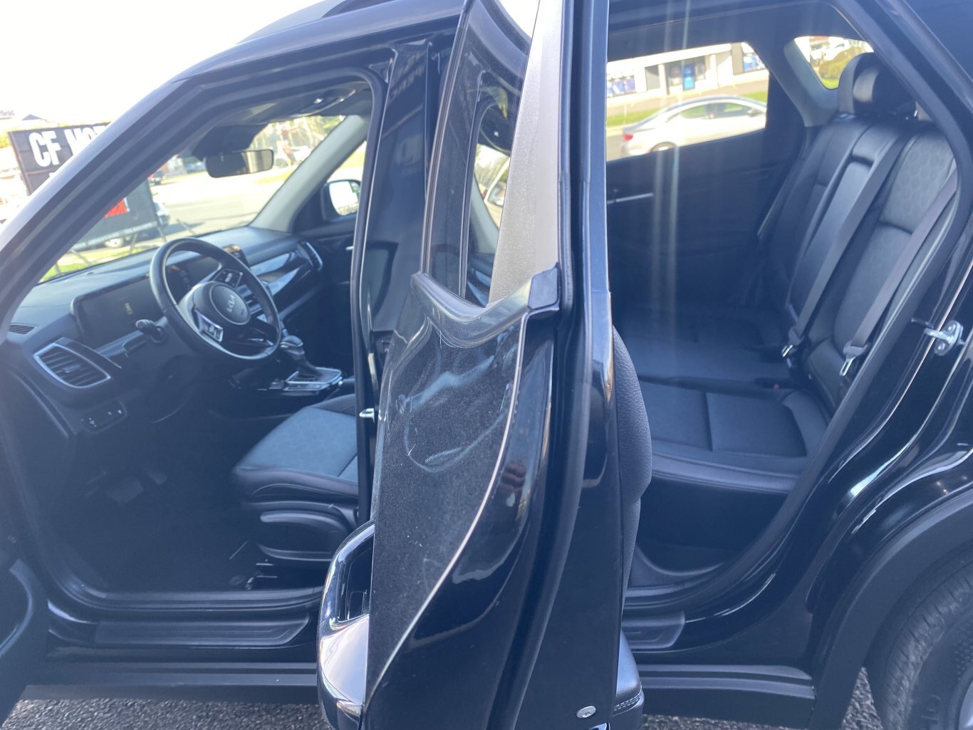 2025 KIA SELTOS EX AWD ( PREVIOUS RENTAL ) WITH SUNROOF, LEATHER SEATS, HEATED SEATS, HEATED STEERING WHEEL AND REAR VIEW CAMERA!!