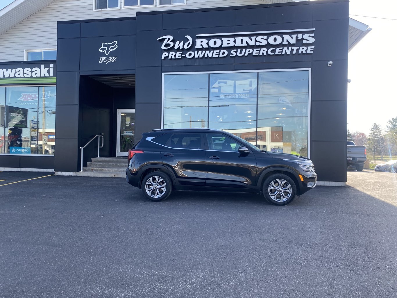 2025 KIA SELTOS EX AWD ( PREVIOUS RENTAL ) WITH SUNROOF, LEATHER SEATS, HEATED SEATS, HEATED STEERING WHEEL AND REAR VIEW CAMERA!!