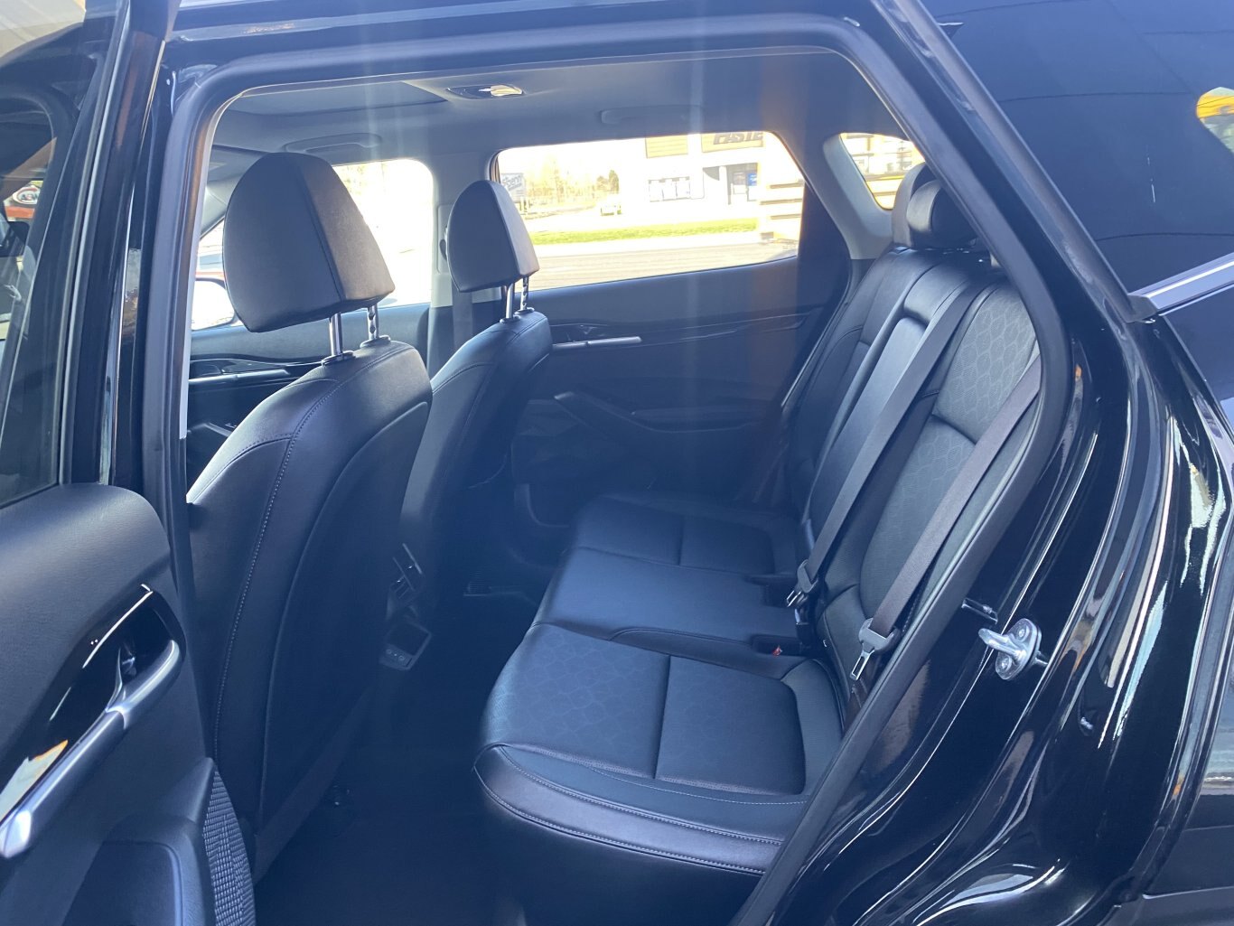 2025 KIA SELTOS EX AWD ( PREVIOUS RENTAL ) WITH SUNROOF, LEATHER SEATS, HEATED SEATS, HEATED STEERING WHEEL AND REAR VIEW CAMERA!!