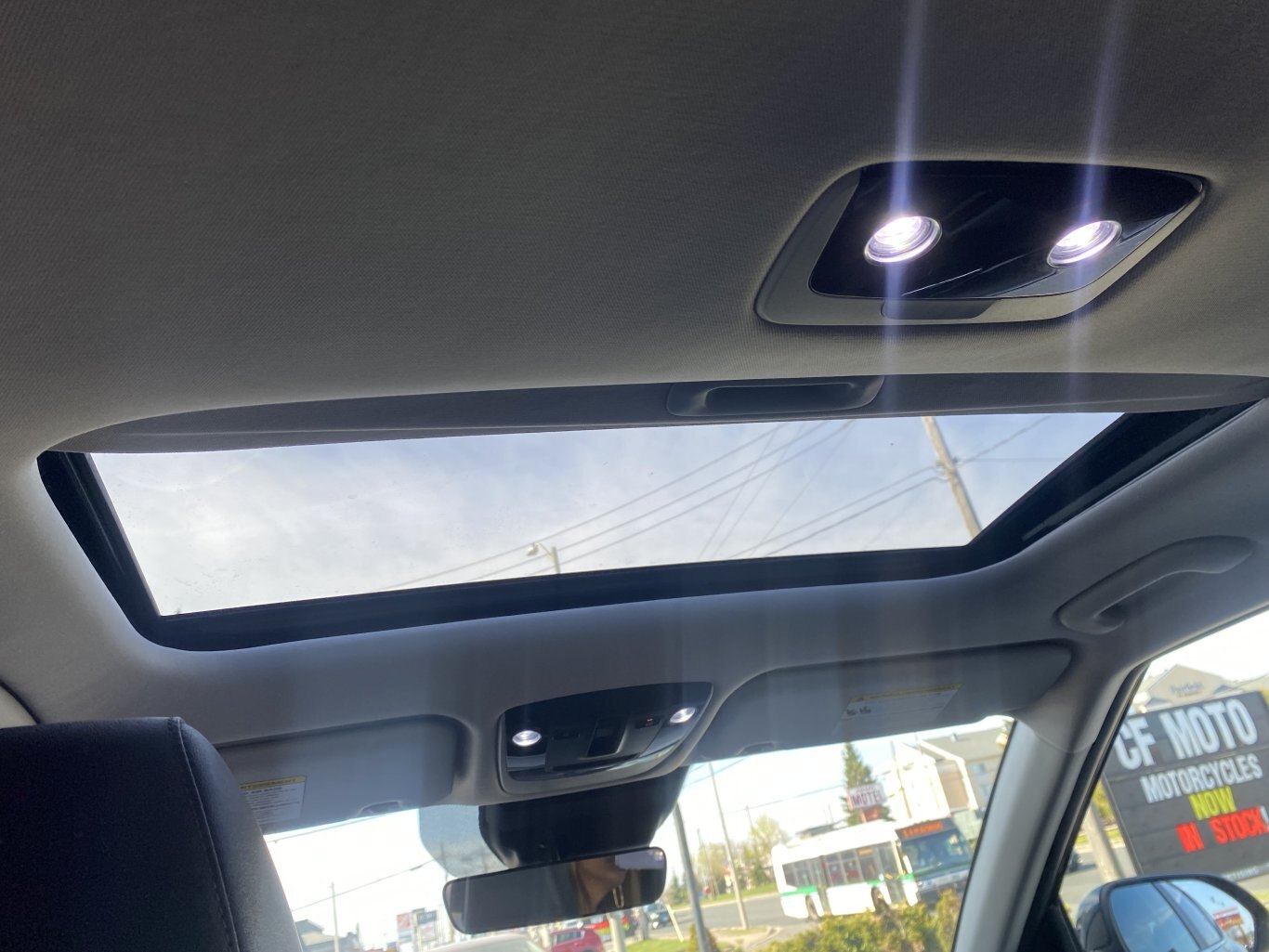 2025 KIA SELTOS EX AWD ( PREVIOUS RENTAL ) WITH SUNROOF, LEATHER SEATS, HEATED SEATS, HEATED STEERING WHEEL AND REAR VIEW CAMERA!!