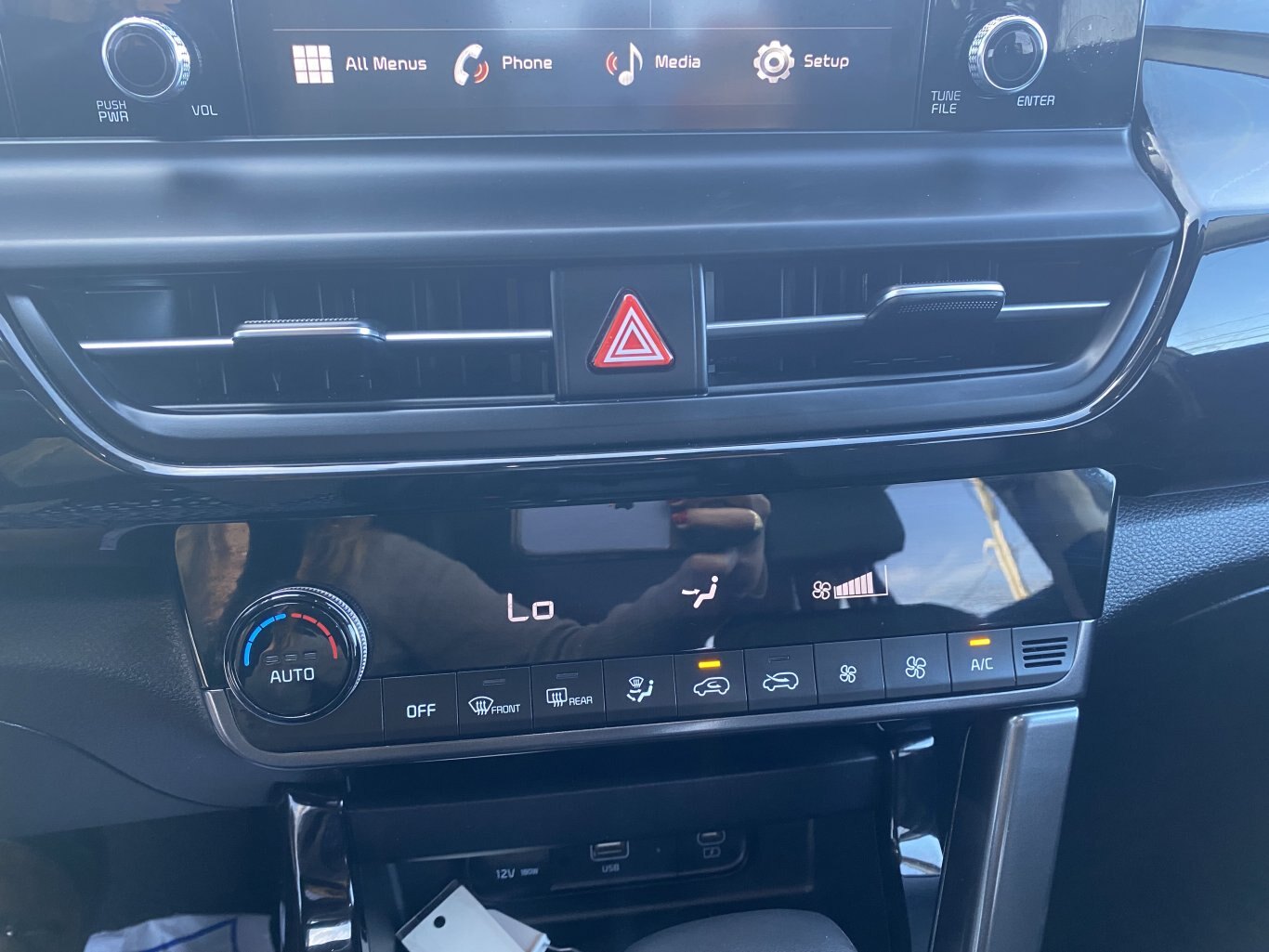 2025 KIA SELTOS EX AWD ( PREVIOUS RENTAL ) WITH SUNROOF, LEATHER SEATS, HEATED SEATS, HEATED STEERING WHEEL AND REAR VIEW CAMERA!!