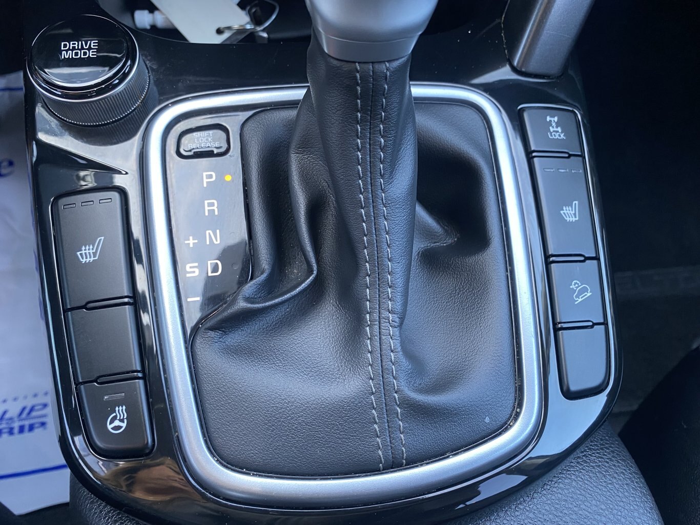 2025 KIA SELTOS EX AWD ( PREVIOUS RENTAL ) WITH SUNROOF, LEATHER SEATS, HEATED SEATS, HEATED STEERING WHEEL AND REAR VIEW CAMERA!!