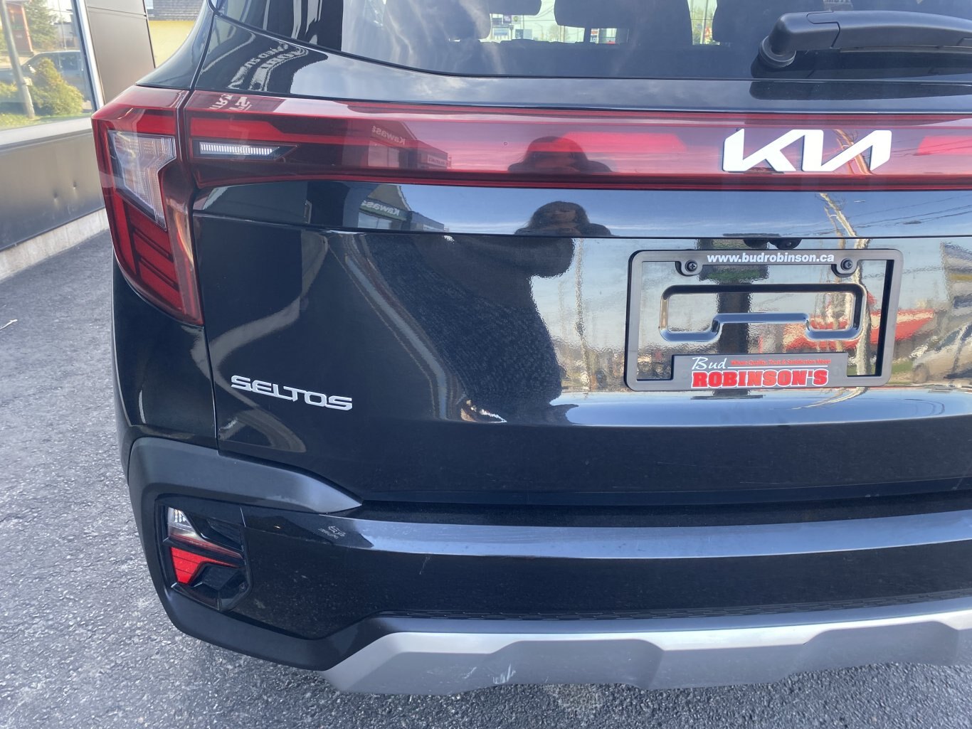 2025 KIA SELTOS EX AWD ( PREVIOUS RENTAL ) WITH SUNROOF, LEATHER SEATS, HEATED SEATS, HEATED STEERING WHEEL AND REAR VIEW CAMERA!!