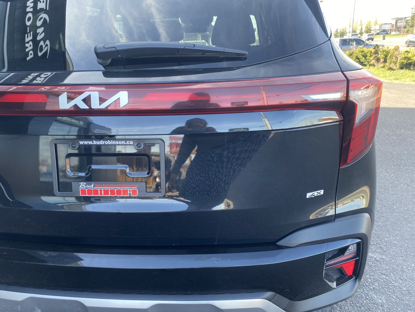 2025 KIA SELTOS EX AWD ( PREVIOUS RENTAL ) WITH SUNROOF, LEATHER SEATS, HEATED SEATS, HEATED STEERING WHEEL AND REAR VIEW CAMERA!!