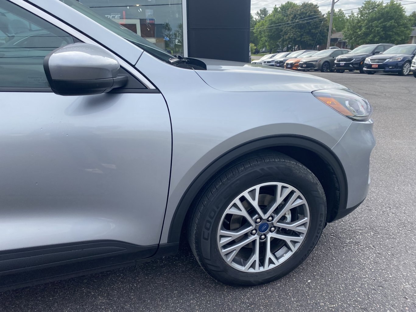2022 FORD ESCAPE SEL AWD (PREVIOUS RENTAL) WITH LEATHER SEATS, HEATED SEATS, SUNROOF, REARVIEW CAMERA, HEATED STEERING WHEEL , NAVIGATION AND REMOTE START!!