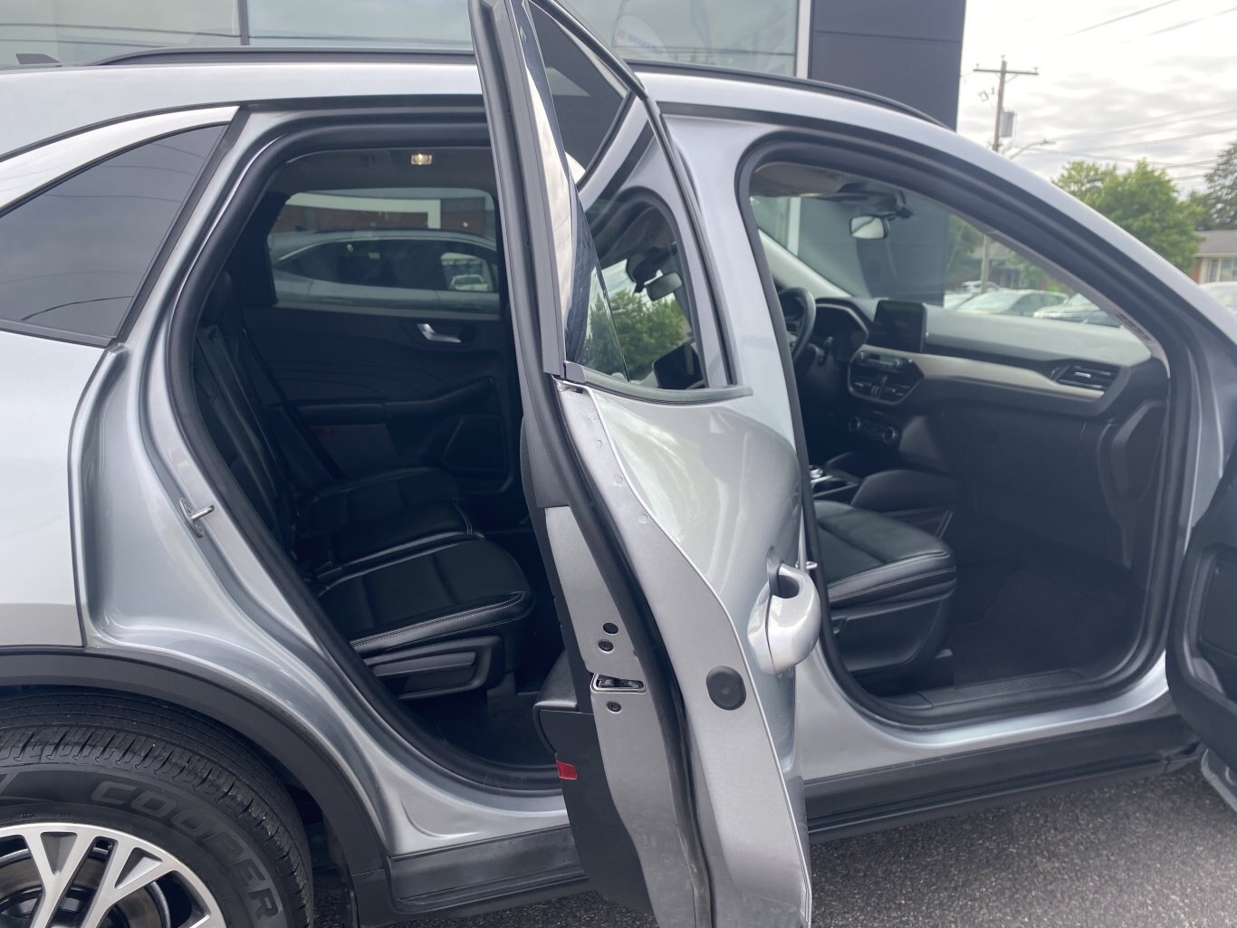 2022 FORD ESCAPE SEL AWD (PREVIOUS RENTAL) WITH LEATHER SEATS, HEATED SEATS, SUNROOF, REARVIEW CAMERA, HEATED STEERING WHEEL , NAVIGATION AND REMOTE START!!