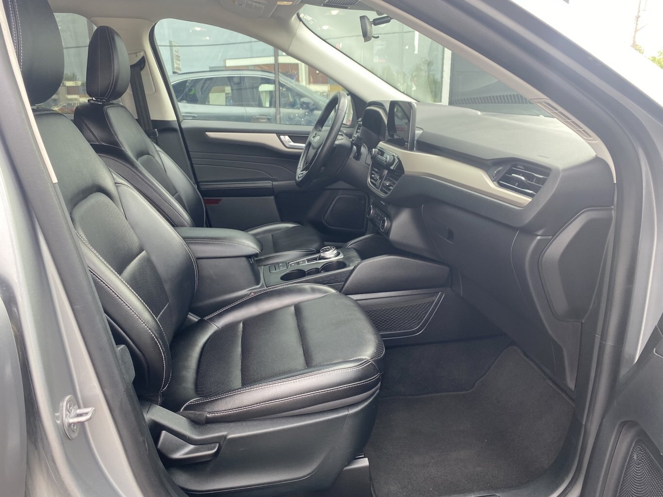 2022 FORD ESCAPE SEL AWD (PREVIOUS RENTAL) WITH LEATHER SEATS, HEATED SEATS, SUNROOF, REARVIEW CAMERA, HEATED STEERING WHEEL , NAVIGATION AND REMOTE START!!