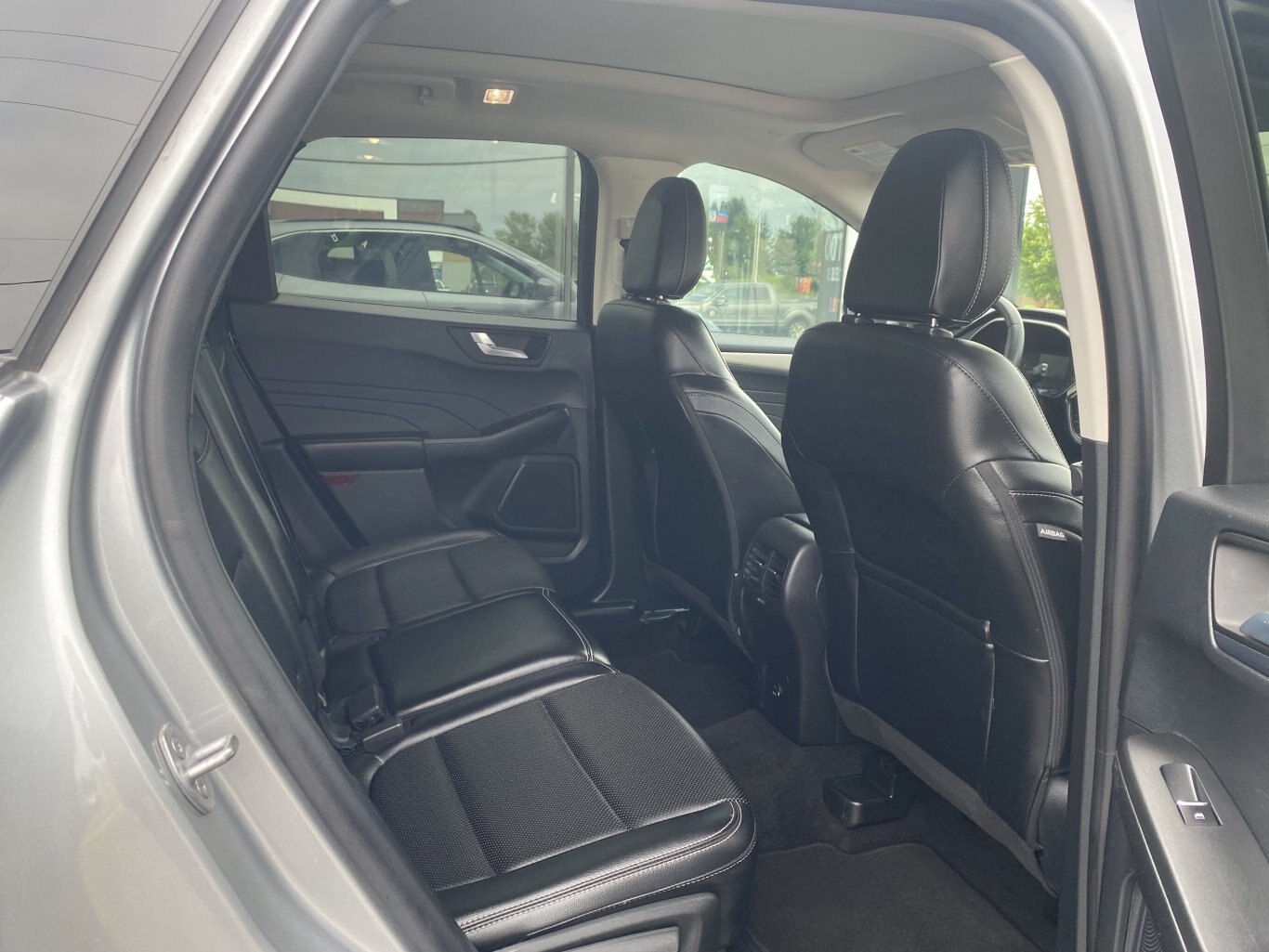 2022 FORD ESCAPE SEL AWD (PREVIOUS RENTAL) WITH LEATHER SEATS, HEATED SEATS, SUNROOF, REARVIEW CAMERA, HEATED STEERING WHEEL , NAVIGATION AND REMOTE START!!