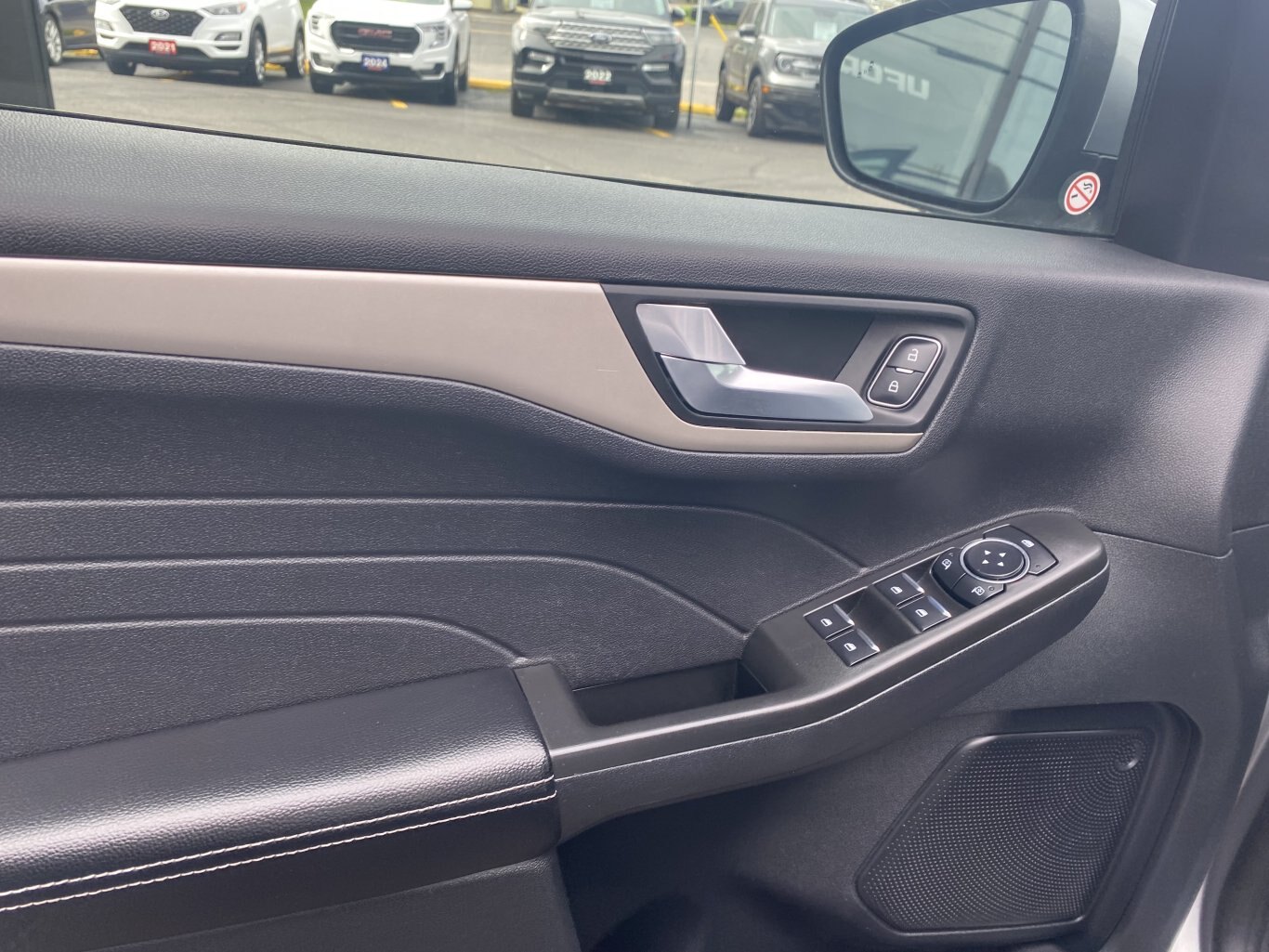 2022 FORD ESCAPE SEL AWD (PREVIOUS RENTAL) WITH LEATHER SEATS, HEATED SEATS, SUNROOF, REARVIEW CAMERA, HEATED STEERING WHEEL , NAVIGATION AND REMOTE START!!