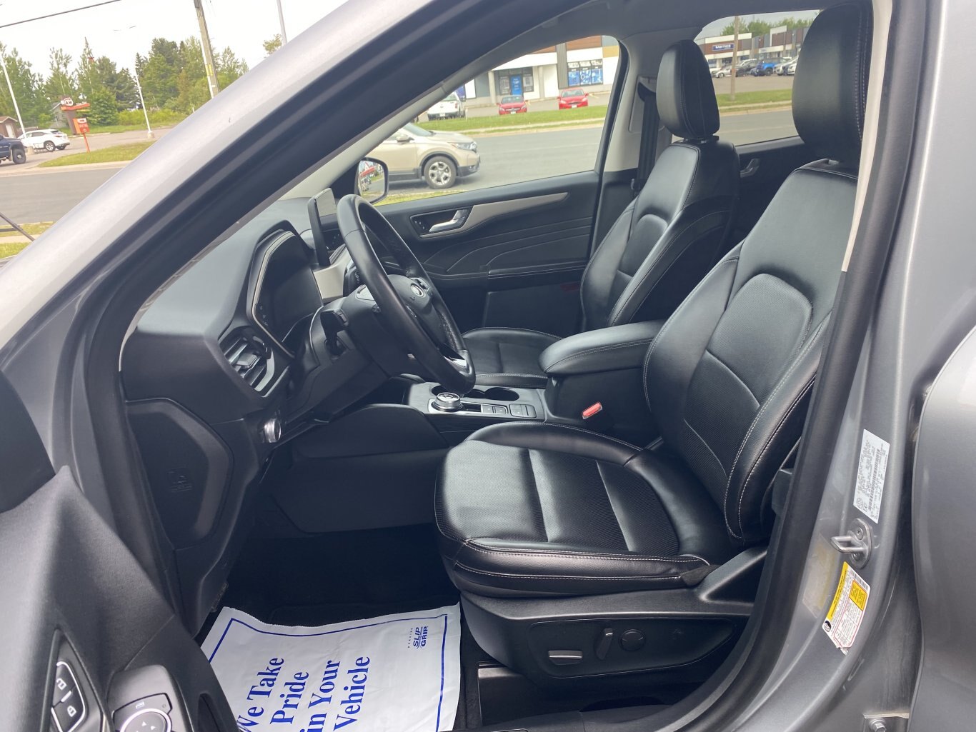 2022 FORD ESCAPE SEL AWD (PREVIOUS RENTAL) WITH LEATHER SEATS, HEATED SEATS, SUNROOF, REARVIEW CAMERA, HEATED STEERING WHEEL , NAVIGATION AND REMOTE START!!