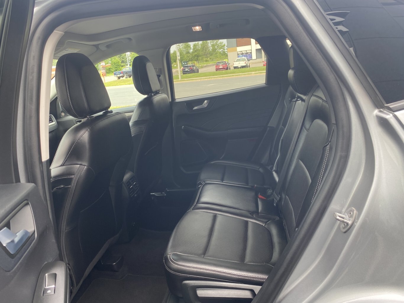 2022 FORD ESCAPE SEL AWD (PREVIOUS RENTAL) WITH LEATHER SEATS, HEATED SEATS, SUNROOF, REARVIEW CAMERA, HEATED STEERING WHEEL , NAVIGATION AND REMOTE START!!