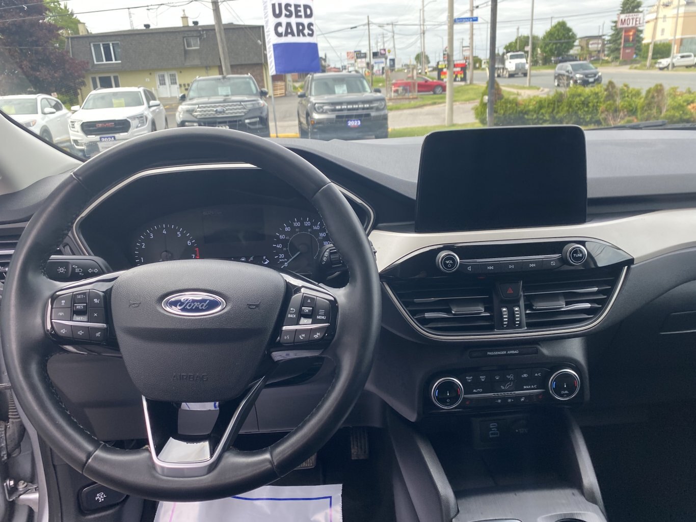 2022 FORD ESCAPE SEL AWD (PREVIOUS RENTAL) WITH LEATHER SEATS, HEATED SEATS, SUNROOF, REARVIEW CAMERA, HEATED STEERING WHEEL , NAVIGATION AND REMOTE START!!