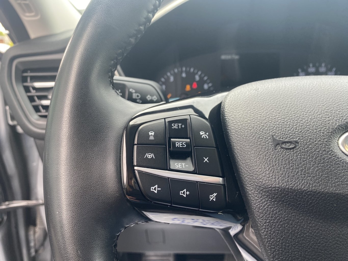 2022 FORD ESCAPE SEL AWD (PREVIOUS RENTAL) WITH LEATHER SEATS, HEATED SEATS, SUNROOF, REARVIEW CAMERA, HEATED STEERING WHEEL , NAVIGATION AND REMOTE START!!