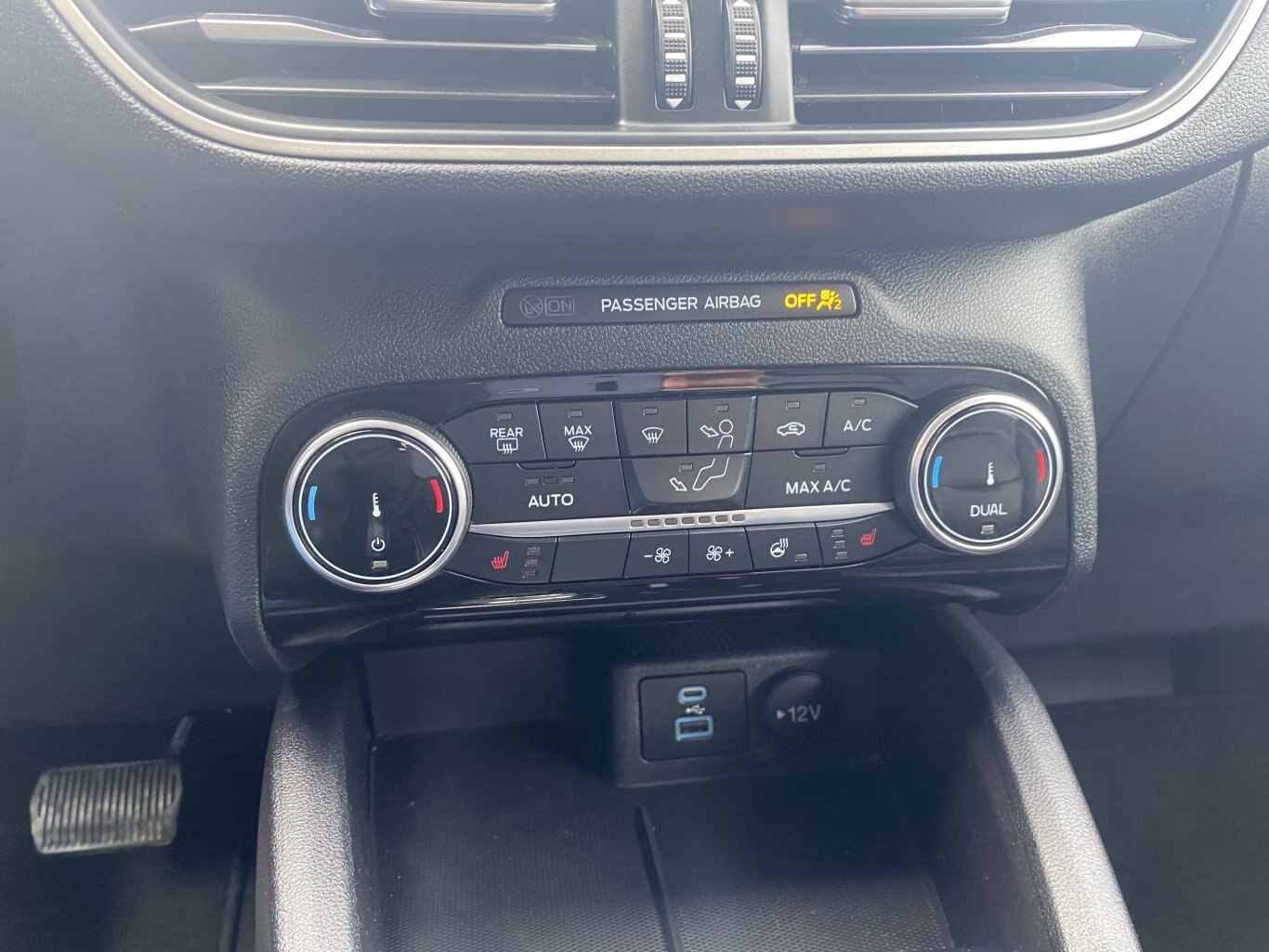 2022 FORD ESCAPE SEL AWD (PREVIOUS RENTAL) WITH LEATHER SEATS, HEATED SEATS, SUNROOF, REARVIEW CAMERA, HEATED STEERING WHEEL , NAVIGATION AND REMOTE START!!