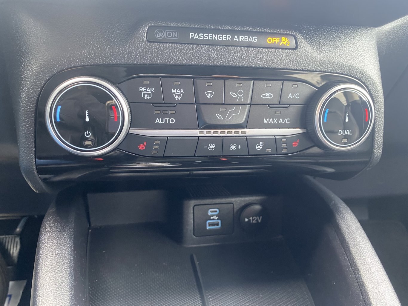 2022 FORD ESCAPE SEL AWD (PREVIOUS RENTAL) WITH LEATHER SEATS, HEATED SEATS, SUNROOF, REARVIEW CAMERA, HEATED STEERING WHEEL , NAVIGATION AND REMOTE START!!