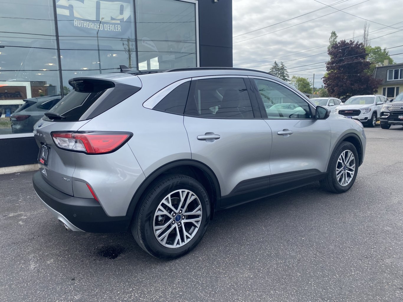 2022 FORD ESCAPE SEL AWD (PREVIOUS RENTAL) WITH LEATHER SEATS, HEATED SEATS, SUNROOF, REARVIEW CAMERA, HEATED STEERING WHEEL , NAVIGATION AND REMOTE START!!
