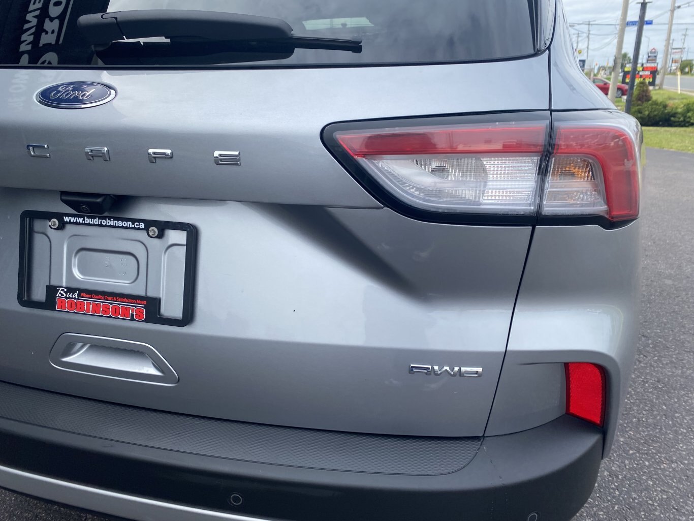 2022 FORD ESCAPE SEL AWD (PREVIOUS RENTAL) WITH LEATHER SEATS, HEATED SEATS, SUNROOF, REARVIEW CAMERA, HEATED STEERING WHEEL , NAVIGATION AND REMOTE START!!