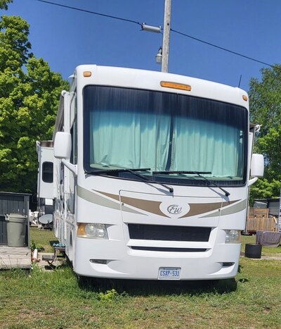 2009 FORD FOUR WINDS HURRICANE RV