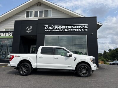 2021 FORD F-150 LARIAT 4X4 SUPERCREW ELECTRIC & GAS HYBRID WITH SUNROOF, LEATHER SEATS, HEATED/COOLED SEATS, HEATED STEERING WHEEL, REARVIEW CAMERA & NAVIGATION!!