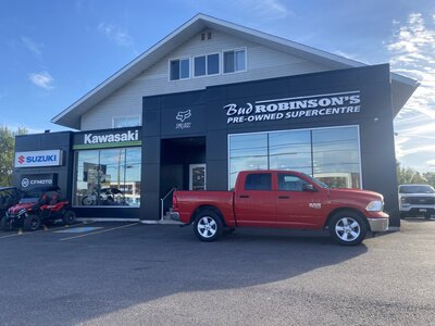 2023 RAM 1500 CLASSIC SLT 4X4 CREW CAB (PREVIOUS RENTAL) WITH REARVIEW CAMERA!!