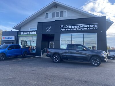 2019 RAM 1500 REBEL 4X4 QUADCAB WITH LEATHER SEATS, TONNEAU COVER, HEATED STEERING WHEEL, REMOTE START, REARVIEW CAMERA AND HEATED SEATS!!