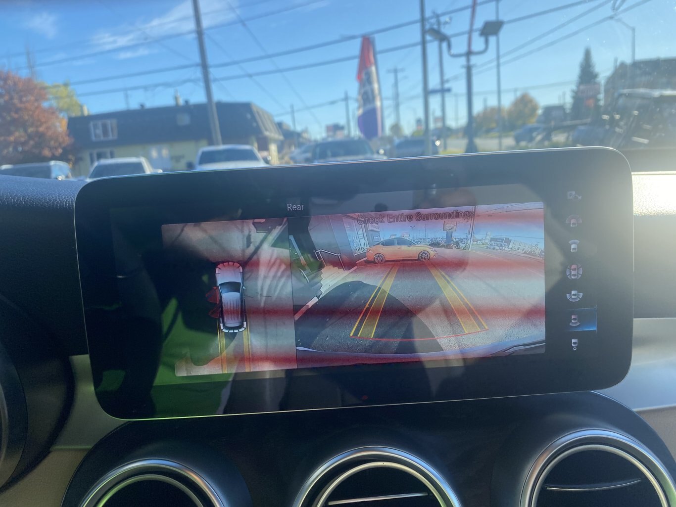 2021 MERCEDEZ BENZ GLC 300 4MATIC AWD WITH LEATHER SEATS, HEATED SEATS, SUNROOF, REARVIEW CAMERA AND NAVIGATION!!