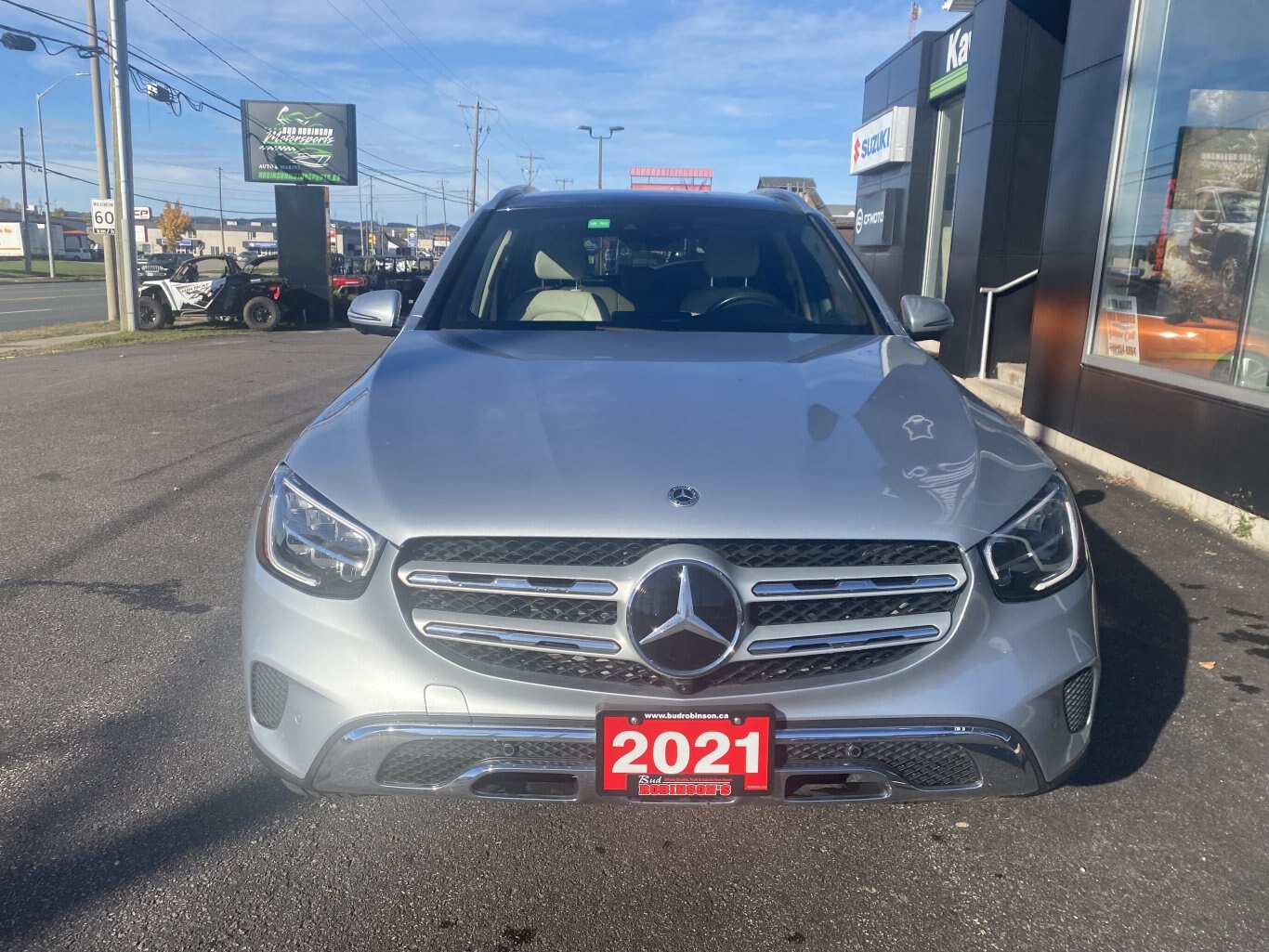 2021 MERCEDEZ BENZ GLC 300 4MATIC AWD WITH LEATHER SEATS, HEATED SEATS, SUNROOF, REARVIEW CAMERA AND NAVIGATION!!