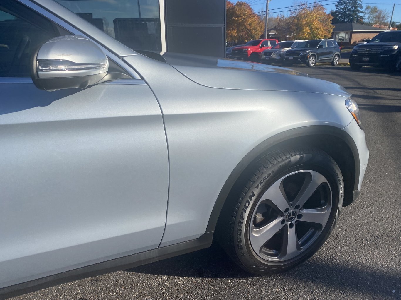 2021 MERCEDEZ BENZ GLC 300 4MATIC AWD WITH LEATHER SEATS, HEATED SEATS, SUNROOF, REARVIEW CAMERA AND NAVIGATION!!