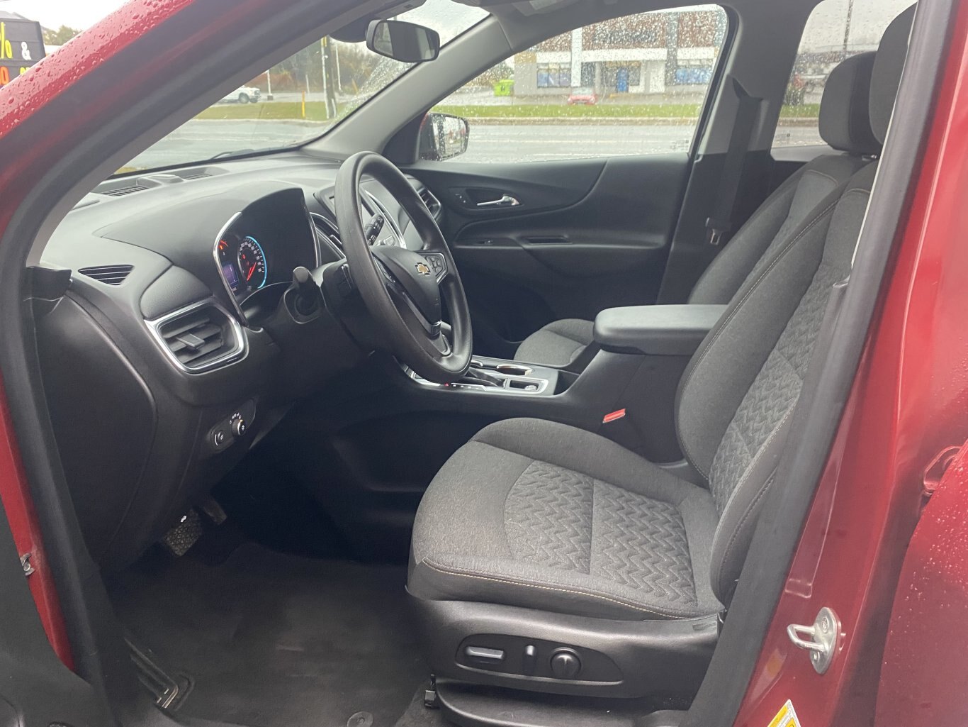 2022 CHEVROLET EQUINOX LT AWD (PREVIOUS RENTAL) WITH HEATED SEATS, REARVIEW CAMERA, ONSTAR SERVICES AND REMOTE START!!