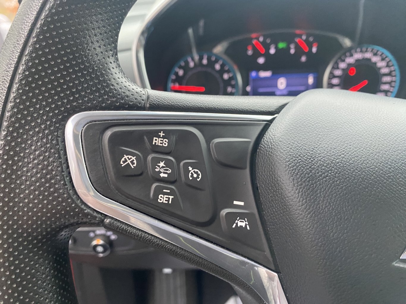 2022 CHEVROLET EQUINOX LT AWD (PREVIOUS RENTAL) WITH HEATED SEATS, REARVIEW CAMERA, ONSTAR SERVICES AND REMOTE START!!