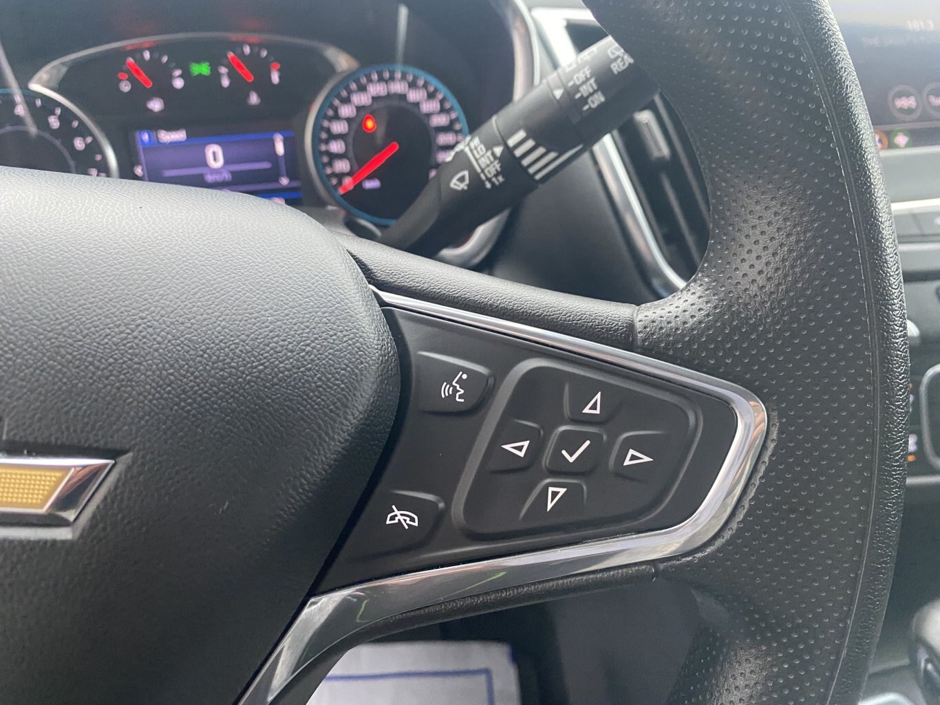 2022 CHEVROLET EQUINOX LT AWD (PREVIOUS RENTAL) WITH HEATED SEATS, REARVIEW CAMERA, ONSTAR SERVICES AND REMOTE START!!