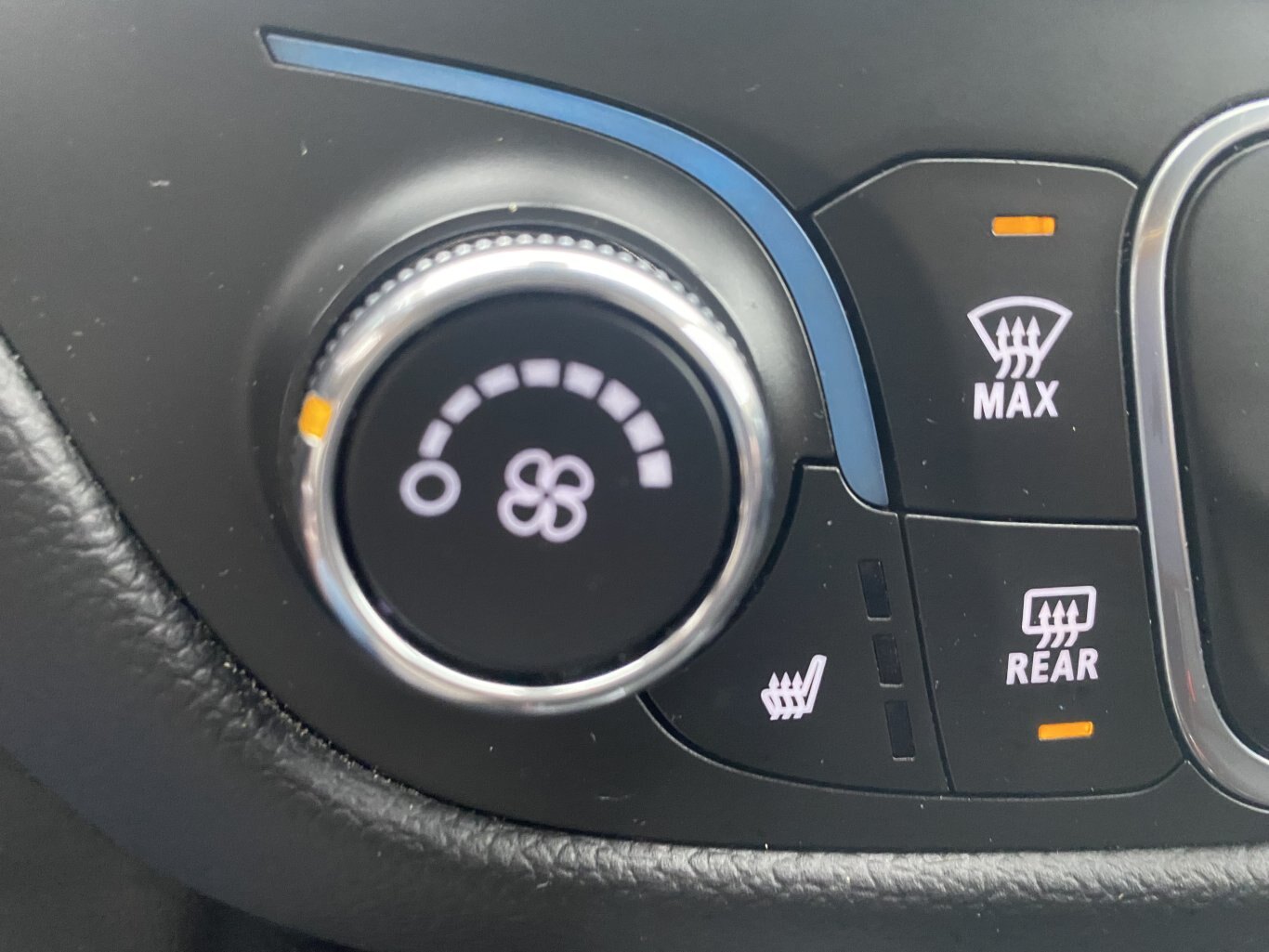 2022 CHEVROLET EQUINOX LT AWD (PREVIOUS RENTAL) WITH HEATED SEATS, REARVIEW CAMERA, ONSTAR SERVICES AND REMOTE START!!