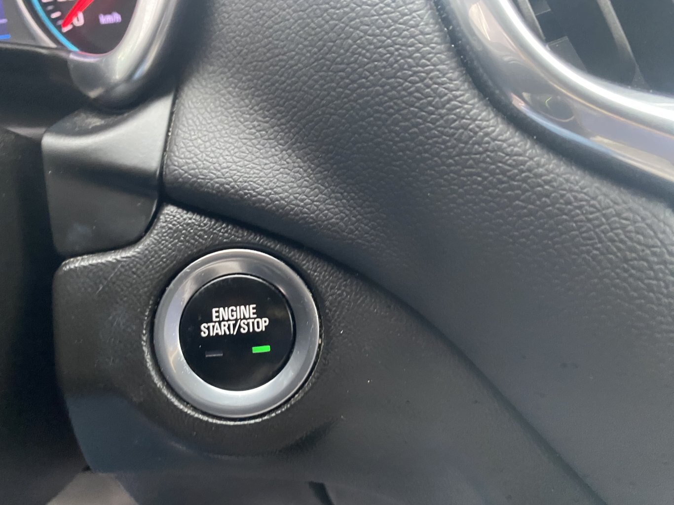 2022 CHEVROLET EQUINOX LT AWD (PREVIOUS RENTAL) WITH HEATED SEATS, REARVIEW CAMERA, ONSTAR SERVICES AND REMOTE START!!