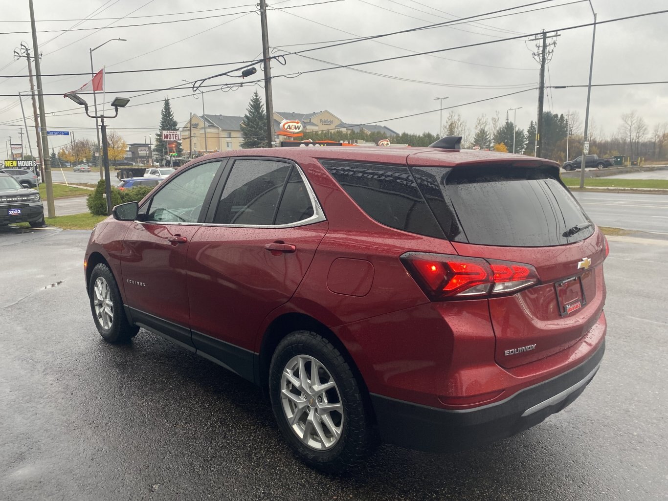 2022 CHEVROLET EQUINOX LT AWD (PREVIOUS RENTAL) WITH HEATED SEATS, REARVIEW CAMERA, ONSTAR SERVICES AND REMOTE START!!