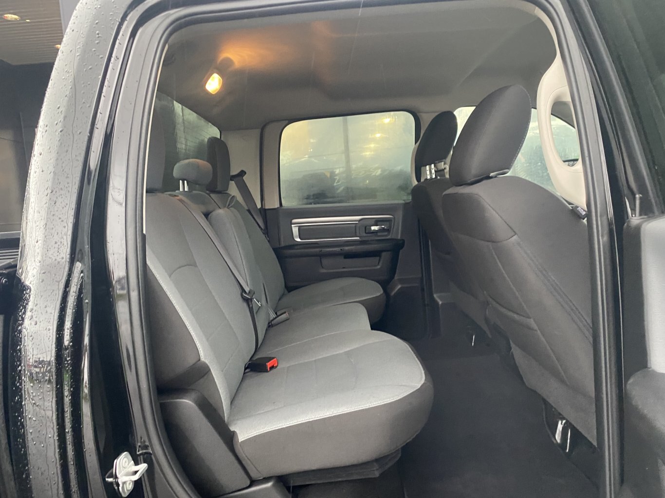 2023 RAM 1500 CLASSIC SLT 4X4 CREWCAB (PREVIOUS RENTAL) WITH REARVIEW CAMERA!!