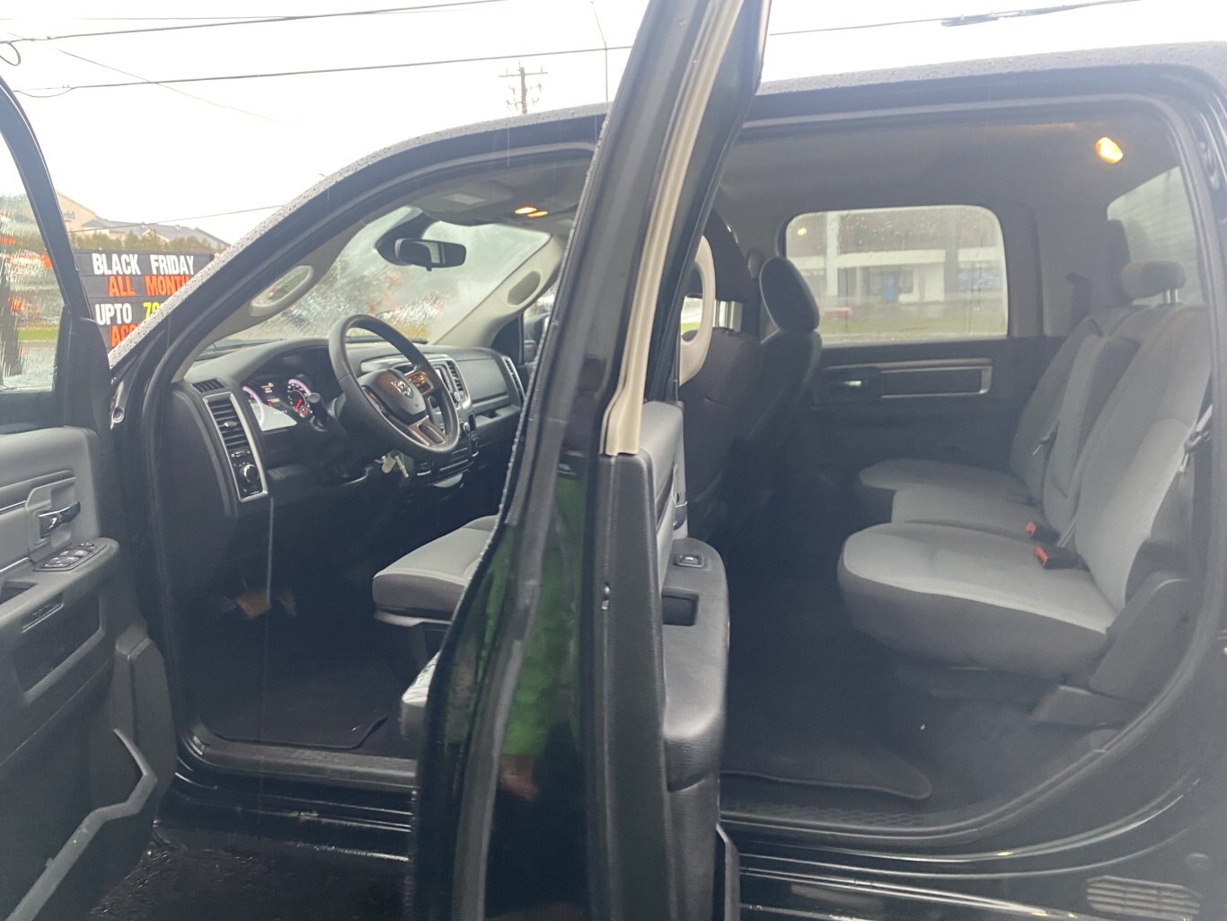 2023 RAM 1500 CLASSIC SLT 4X4 CREWCAB (PREVIOUS RENTAL) WITH REARVIEW CAMERA!!