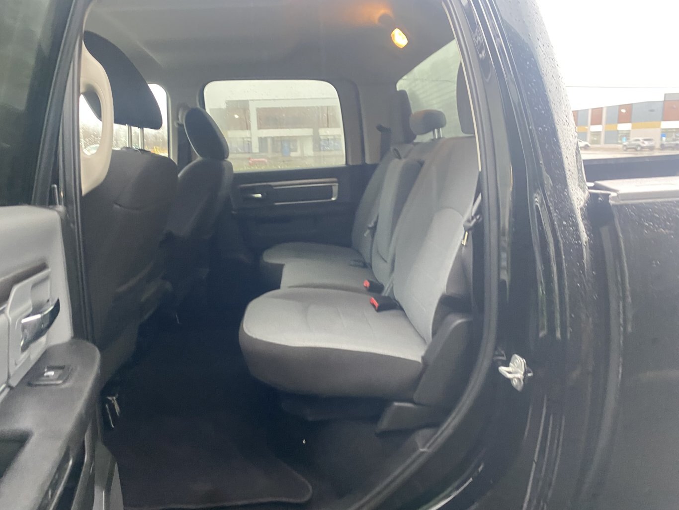 2023 RAM 1500 CLASSIC SLT 4X4 CREWCAB (PREVIOUS RENTAL) WITH REARVIEW CAMERA!!