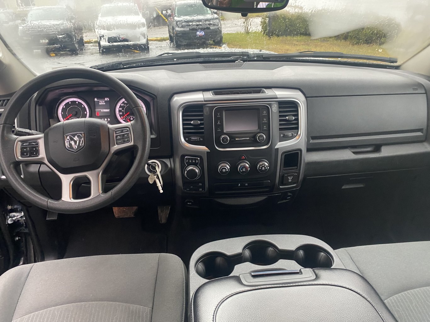 2023 RAM 1500 CLASSIC SLT 4X4 CREWCAB (PREVIOUS RENTAL) WITH REARVIEW CAMERA!!