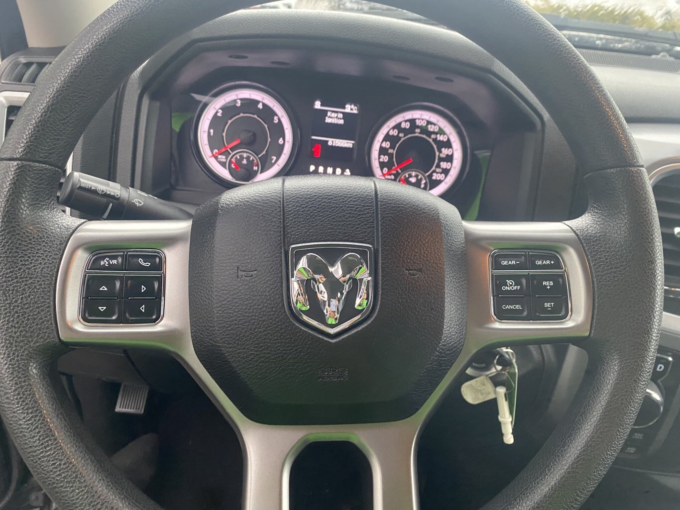 2023 RAM 1500 CLASSIC SLT 4X4 CREWCAB (PREVIOUS RENTAL) WITH REARVIEW CAMERA!!