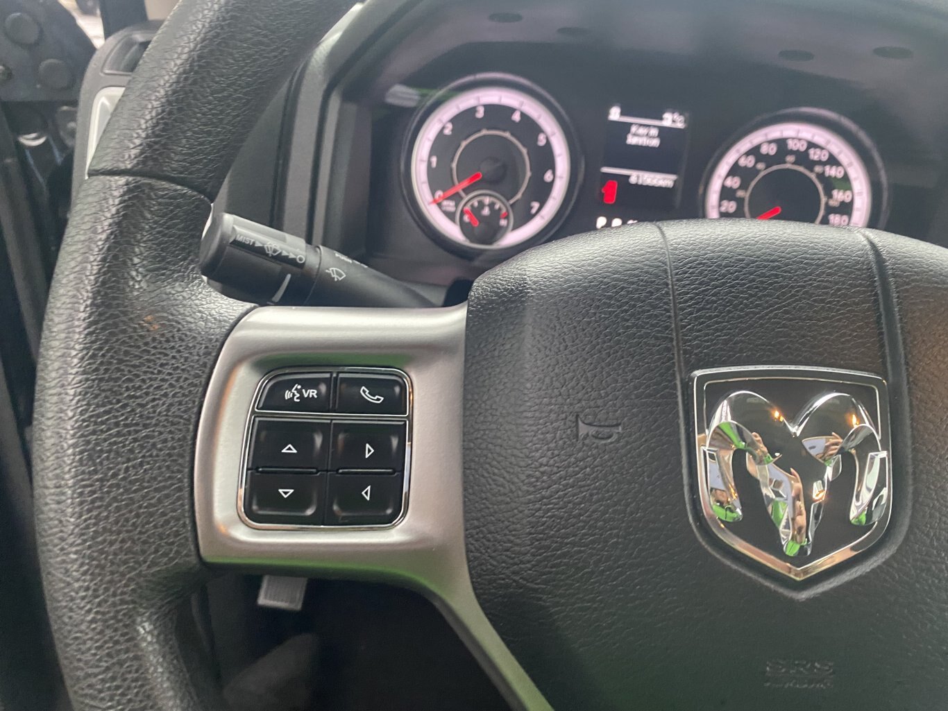 2023 RAM 1500 CLASSIC SLT 4X4 CREWCAB (PREVIOUS RENTAL) WITH REARVIEW CAMERA!!