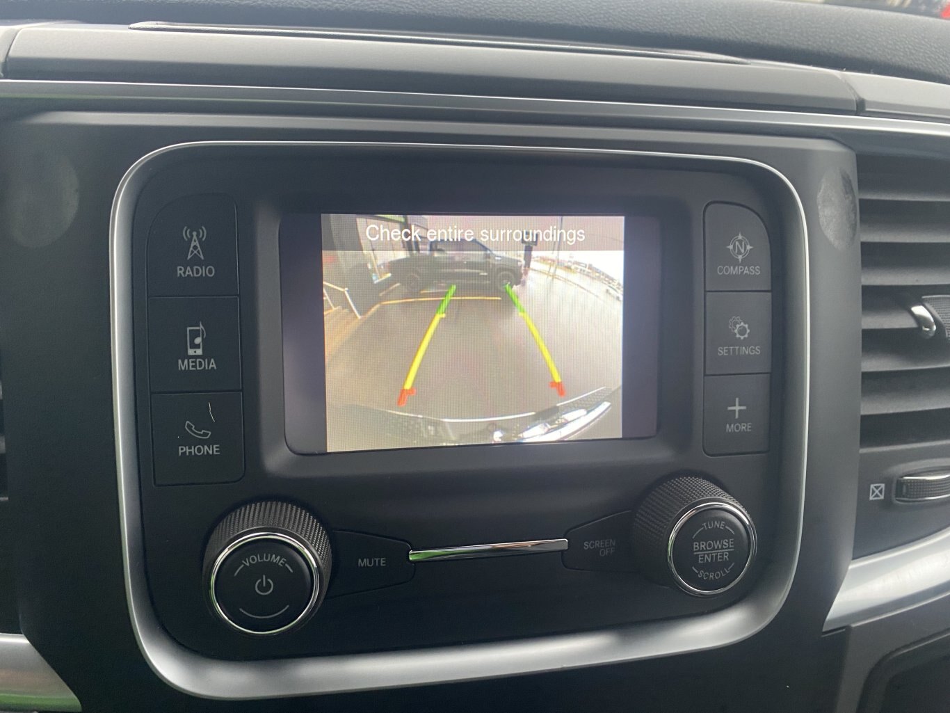 2023 RAM 1500 CLASSIC SLT 4X4 CREWCAB (PREVIOUS RENTAL) WITH REARVIEW CAMERA!!