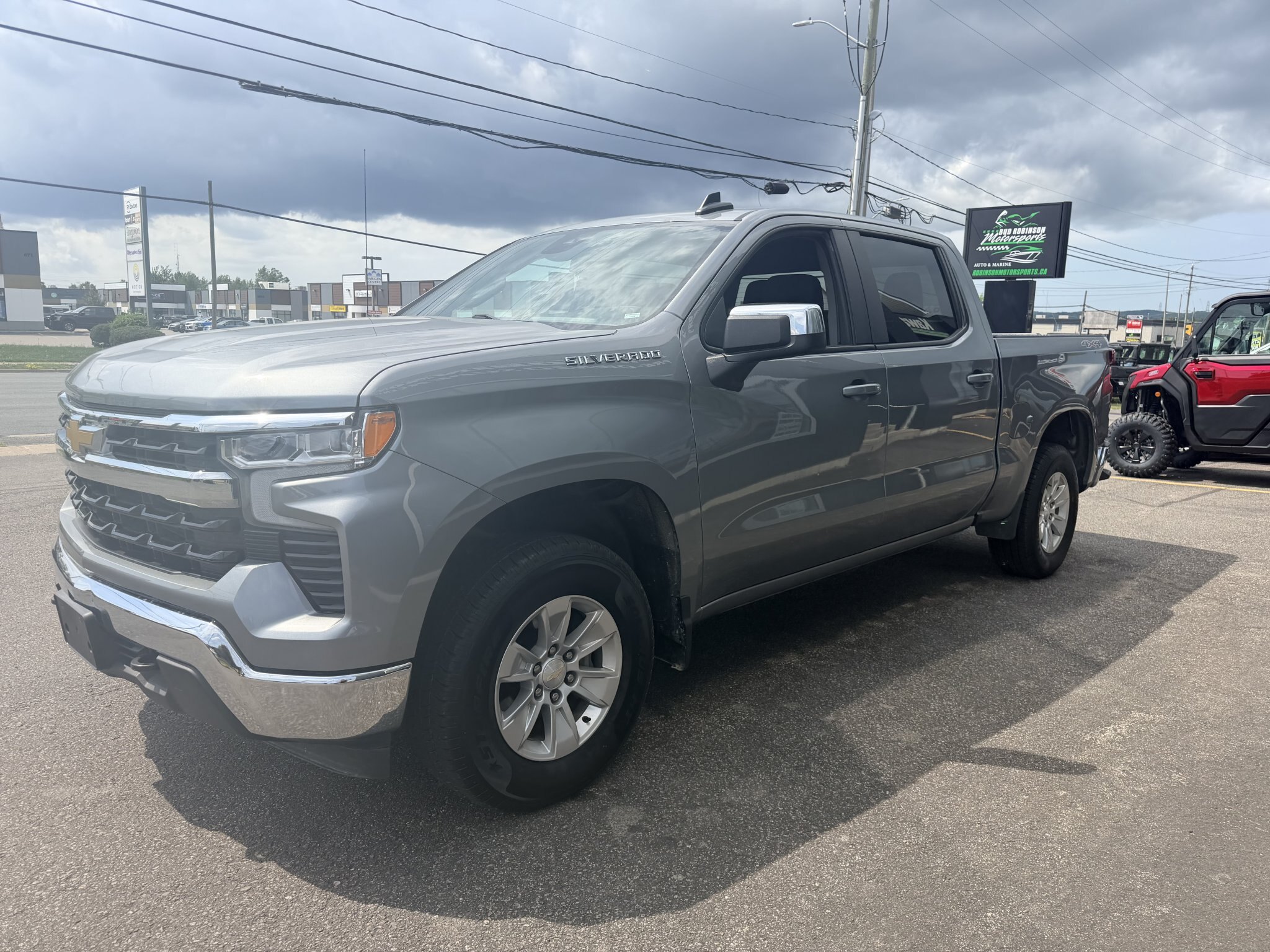 2023 CHEVROLET SILVERADO 1500 LT 4X4 CREWCAB (PREVIOUS RENTAL) WITH HEATED SEATS, HEATED STEERING WHEEL AND REARVIEW CAMERA!!