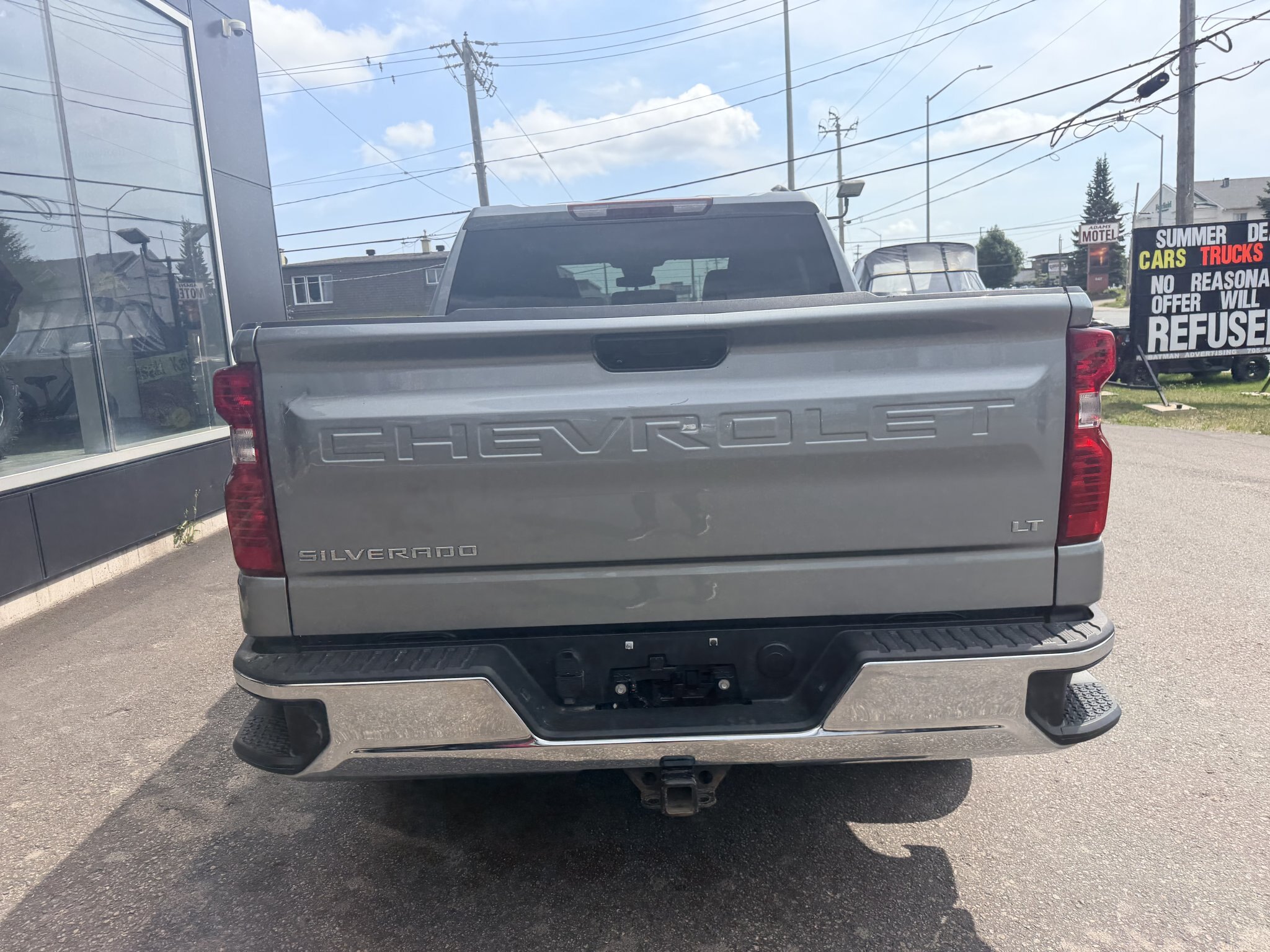 2023 CHEVROLET SILVERADO 1500 LT 4X4 CREWCAB (PREVIOUS RENTAL) WITH HEATED SEATS, HEATED STEERING WHEEL AND REARVIEW CAMERA!!