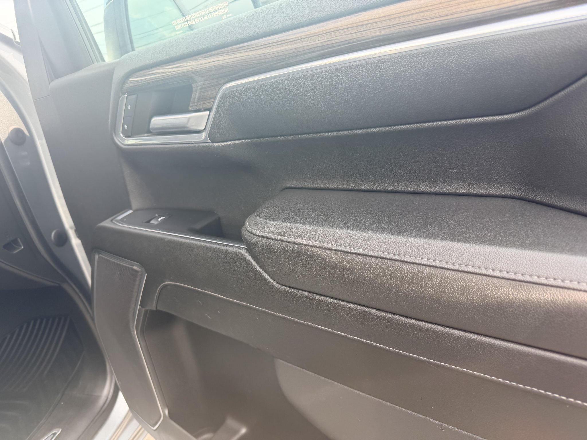 2023 CHEVROLET SILVERADO 1500 LT 4X4 CREWCAB (PREVIOUS RENTAL) WITH HEATED SEATS, HEATED STEERING WHEEL AND REARVIEW CAMERA!!