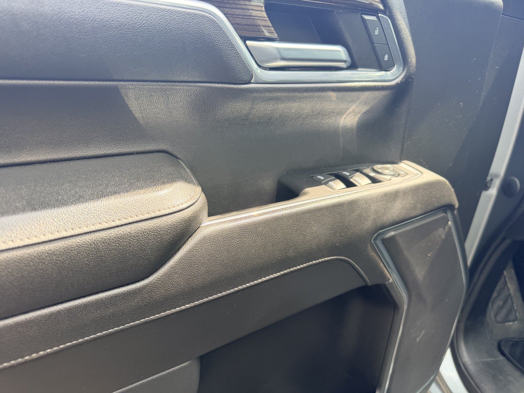 2023 CHEVROLET SILVERADO 1500 LT 4X4 CREWCAB (PREVIOUS RENTAL) WITH HEATED SEATS, HEATED STEERING WHEEL AND REARVIEW CAMERA!!